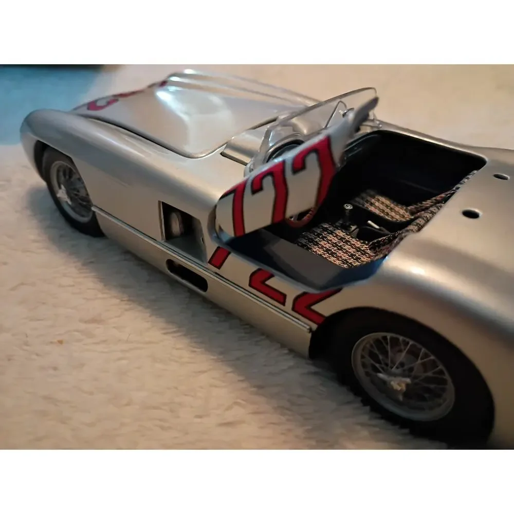 Mercedes Benz 300 SLR Stirling Moss 1955 Paul's Model Art 1:24 Diecast Very Rare